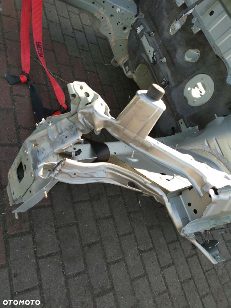 MITSUBISHI OUTLANDER IV 21 DACH ZWYKLY CWIARTKA USA - 6