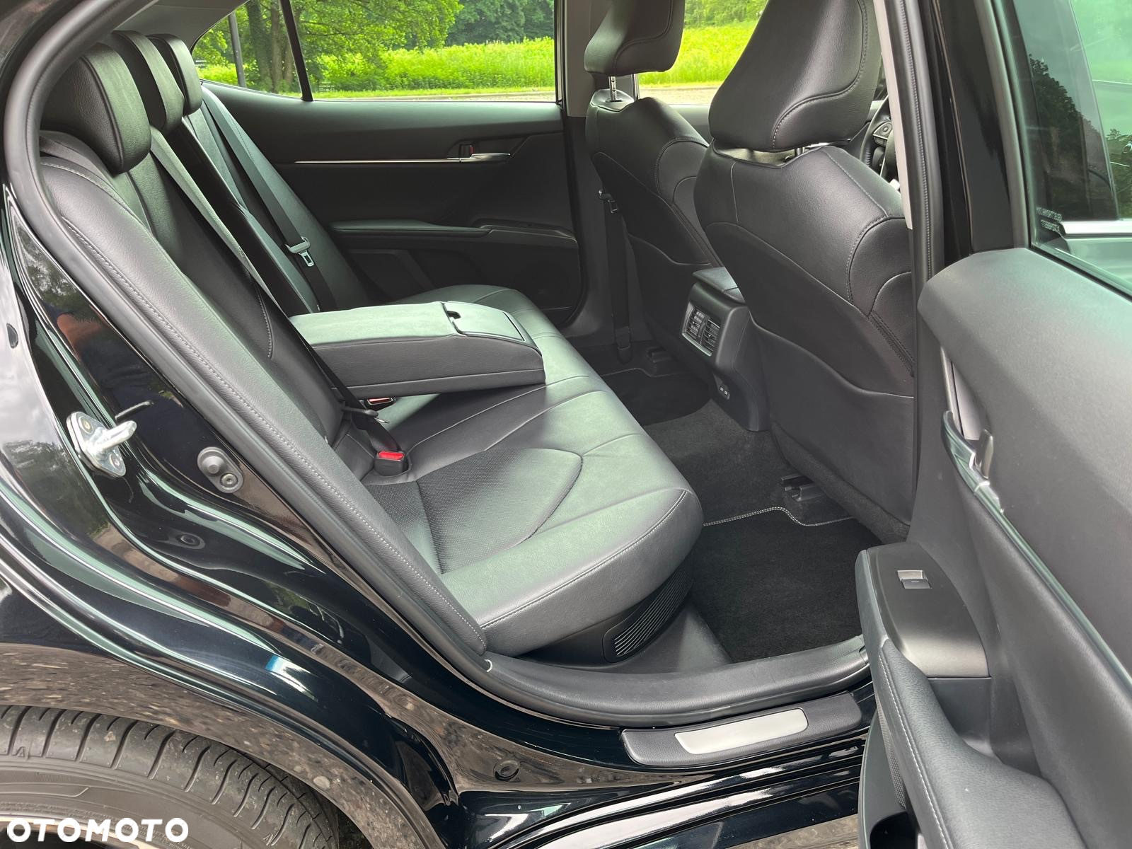 Toyota Camry 2.5 Hybrid Executive CVT - 9