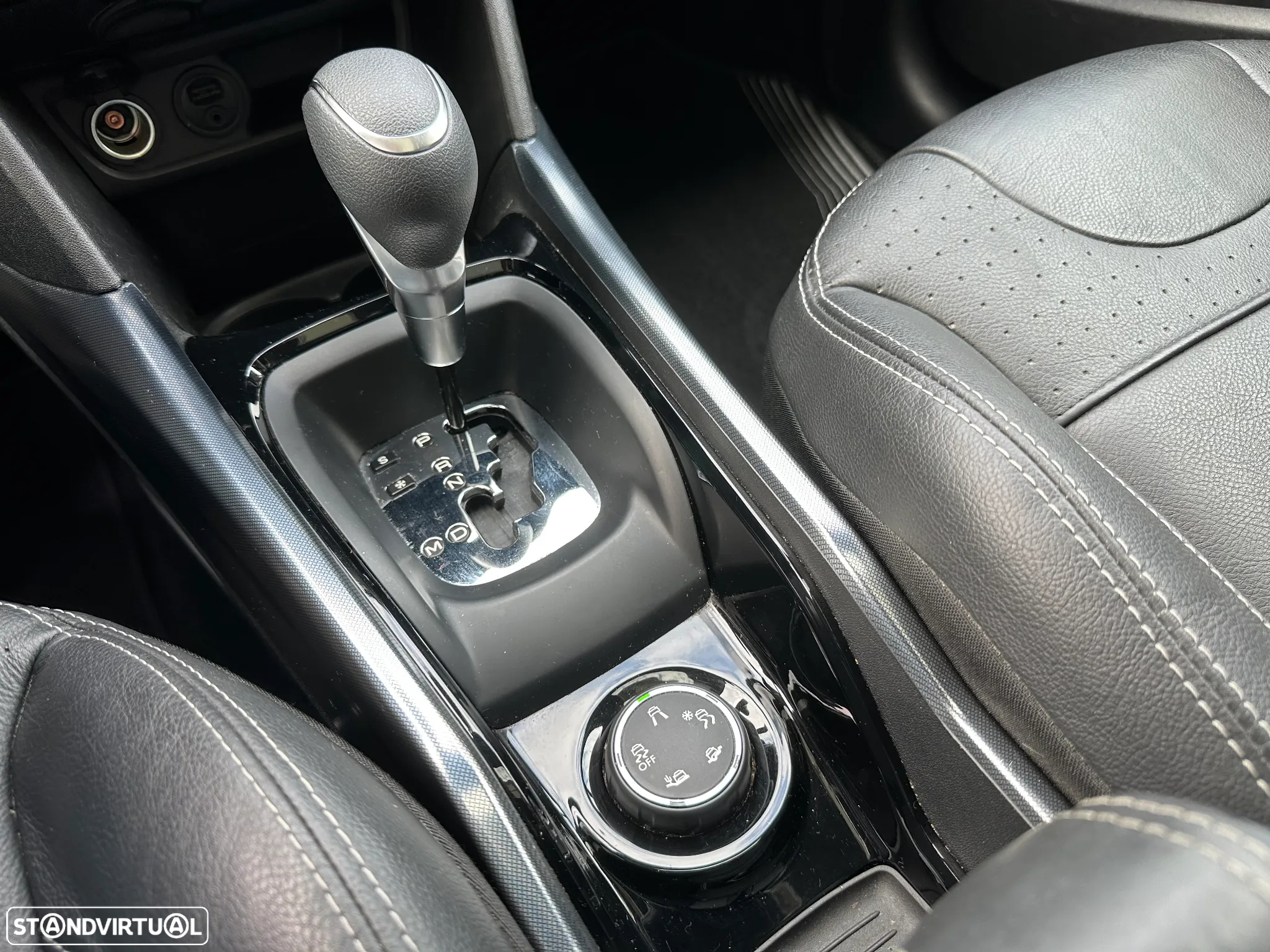 Peugeot 2008 1.2 PureTech Allure EAT6 - 19