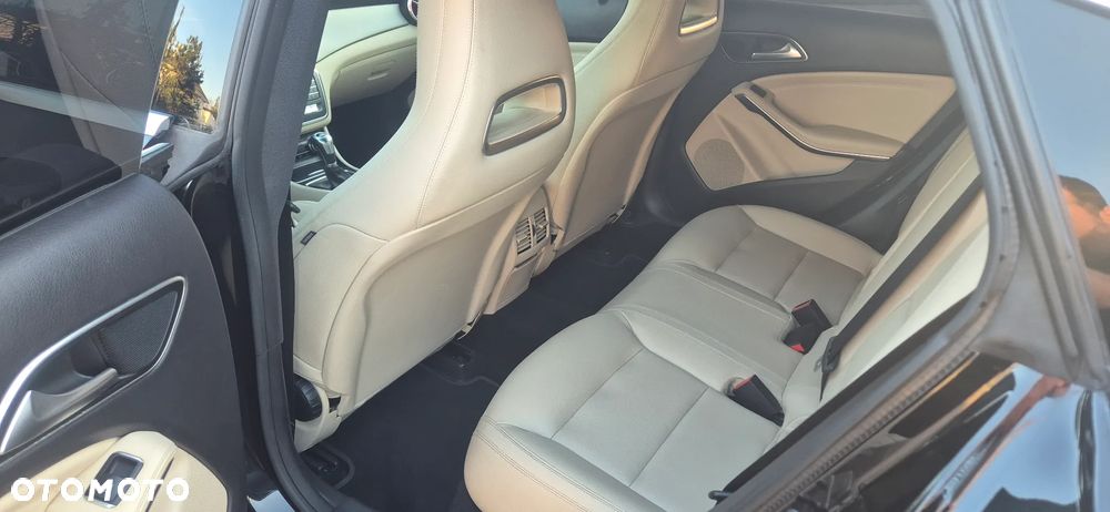 Mercedes-Benz CLA 200 UrbanStyle Edition - 18