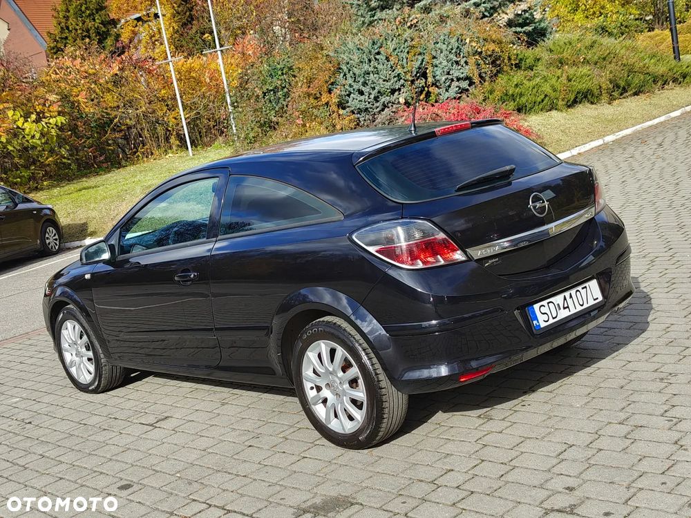 Opel Astra III GTC 1.6 Cosmo - 17