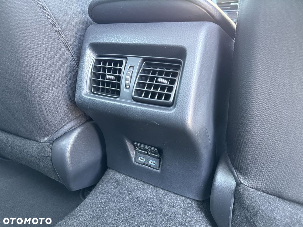 Toyota Camry 2.5 Hybrid Comfort CVT - 27