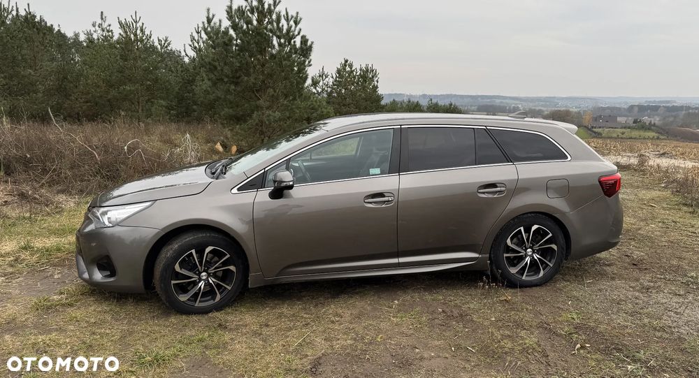 Toyota Avensis 2.0 D-4D Premium - 2