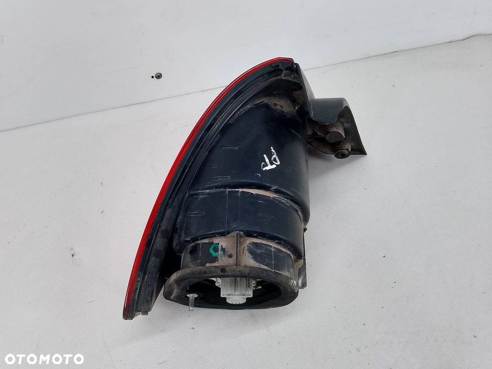 LAMPA TYLNA PRAWA SEAT TOLEDO III 5P5945096C  5P5945112A 1.9 TDI - 5