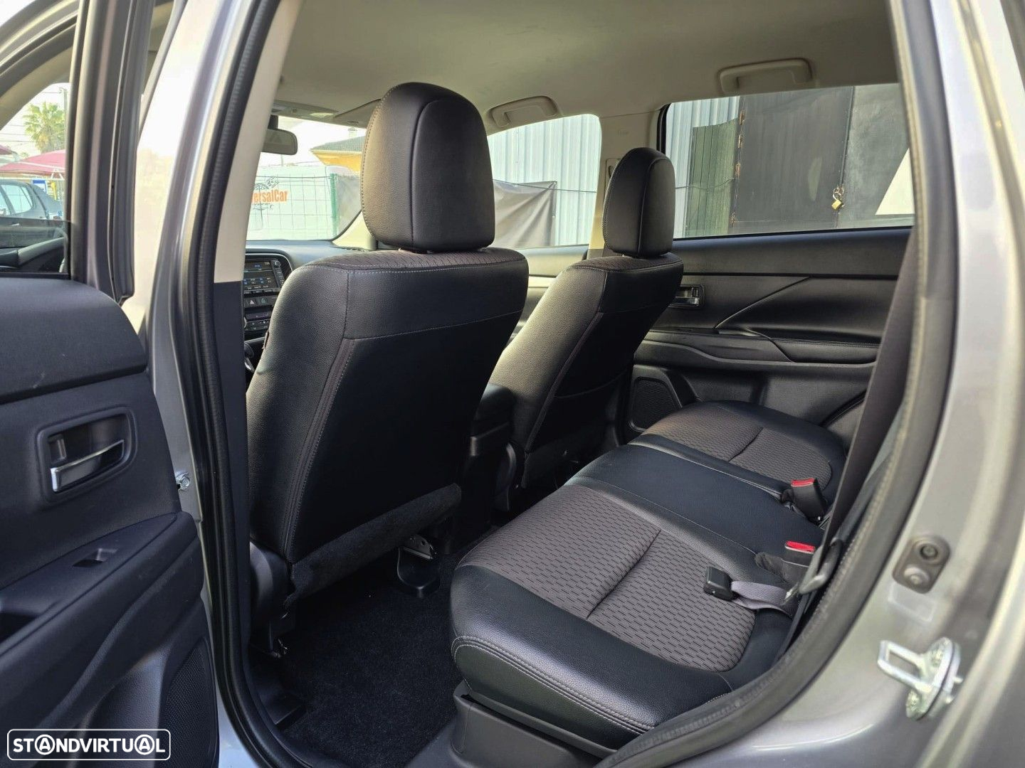 Mitsubishi Outlander 2.0 MIVEC Intense+ - 23