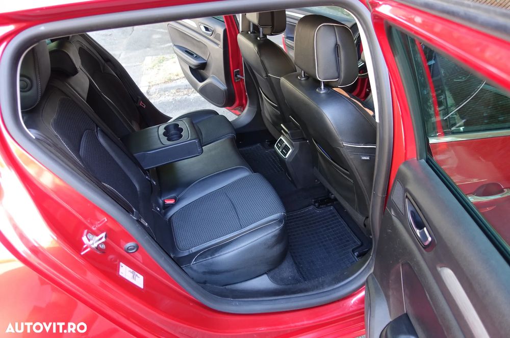 Renault Megane BLUE dCi 115 BOSE EDITION - 11