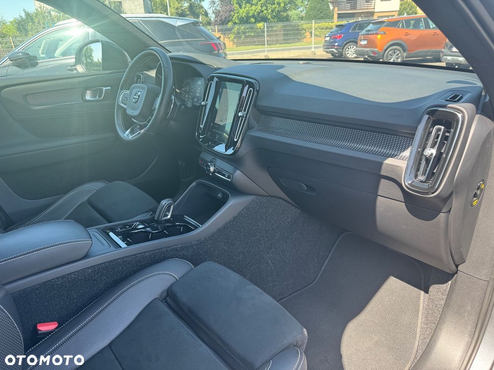 Volvo XC 40 D4 AWD R-Design - 22