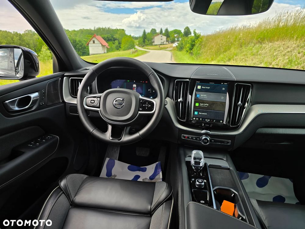 Volvo XC 60 B5 B AWD Plus Dark - 17