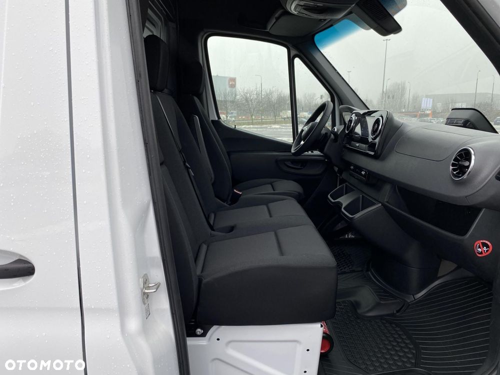 Mercedes-Benz Sprinter - 16