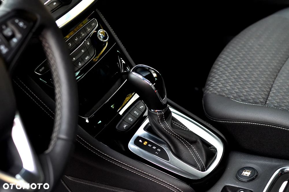 Opel Astra 1.4 T Dynamic S&S - 21