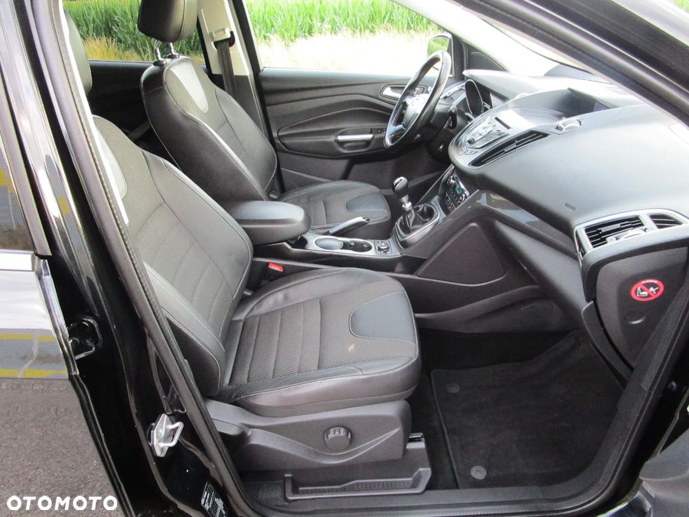 Ford Kuga 2.0 TDCi 2x4 Business Edition - 32