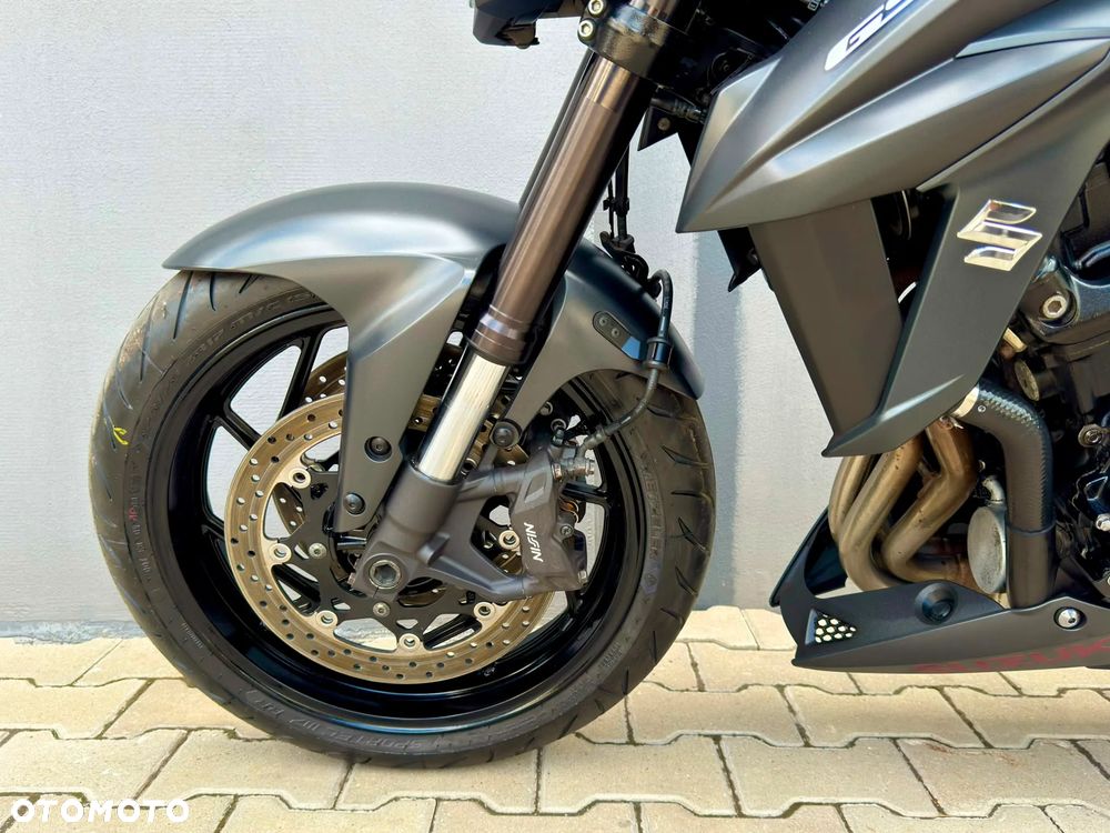 Suzuki GSX - 9