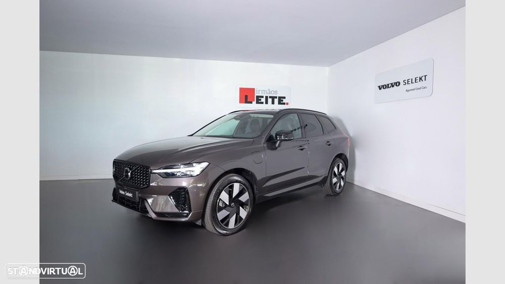 Volvo XC 60 2.0 T6 PHEV Plus Dark — fotografia 3