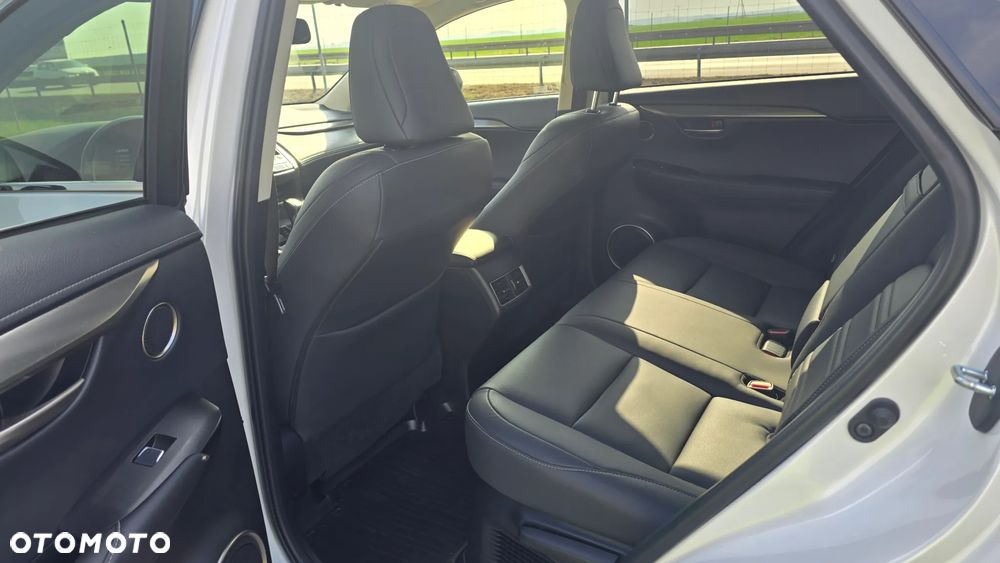 Lexus NX 300h F Impression AWD - 29