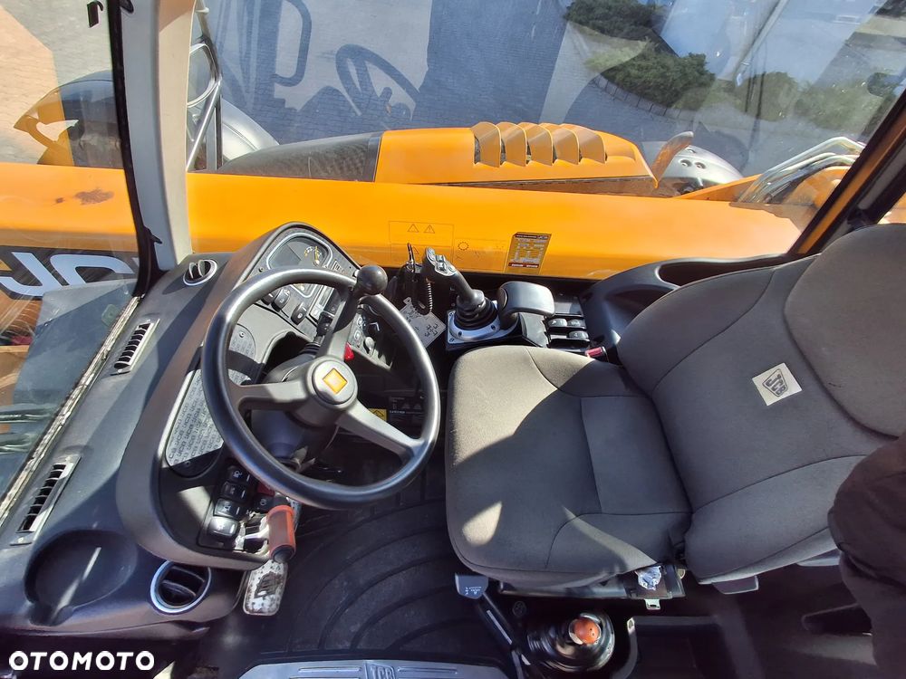 JCB 560-80 AGRI PLUS - 8
