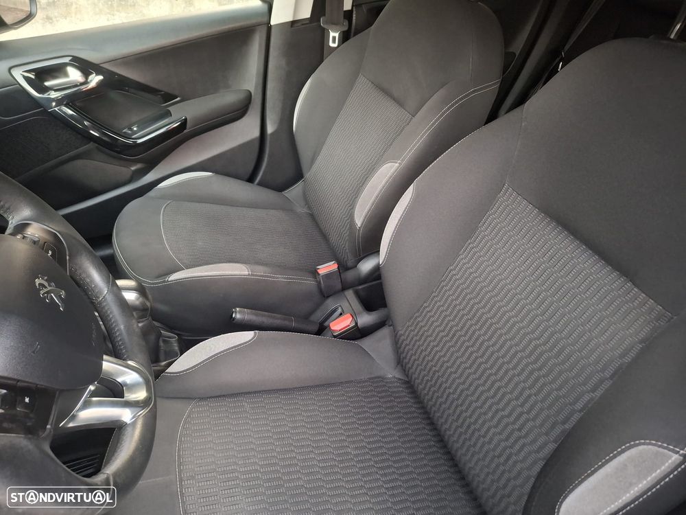 Peugeot 208 1.2 VTi SE Style - 15
