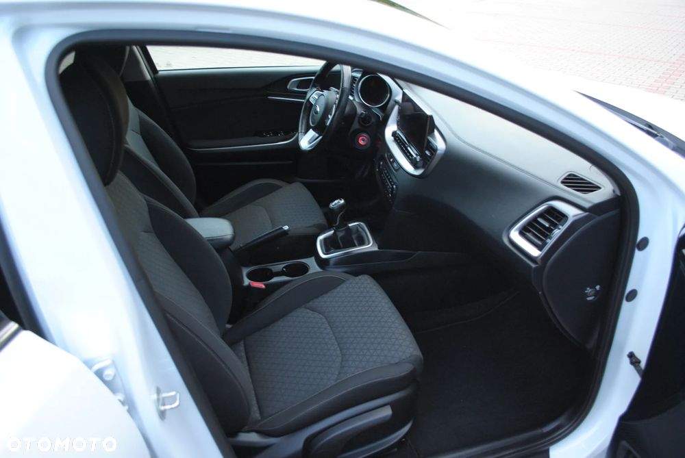 Kia Ceed 1.6 CRDi SCR L Business Line - 23