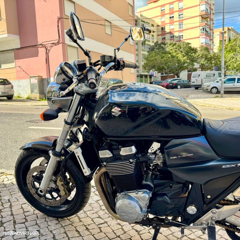 Suzuki GSX 1400 - 24