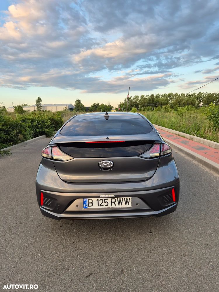 Hyundai IONIQ - 10