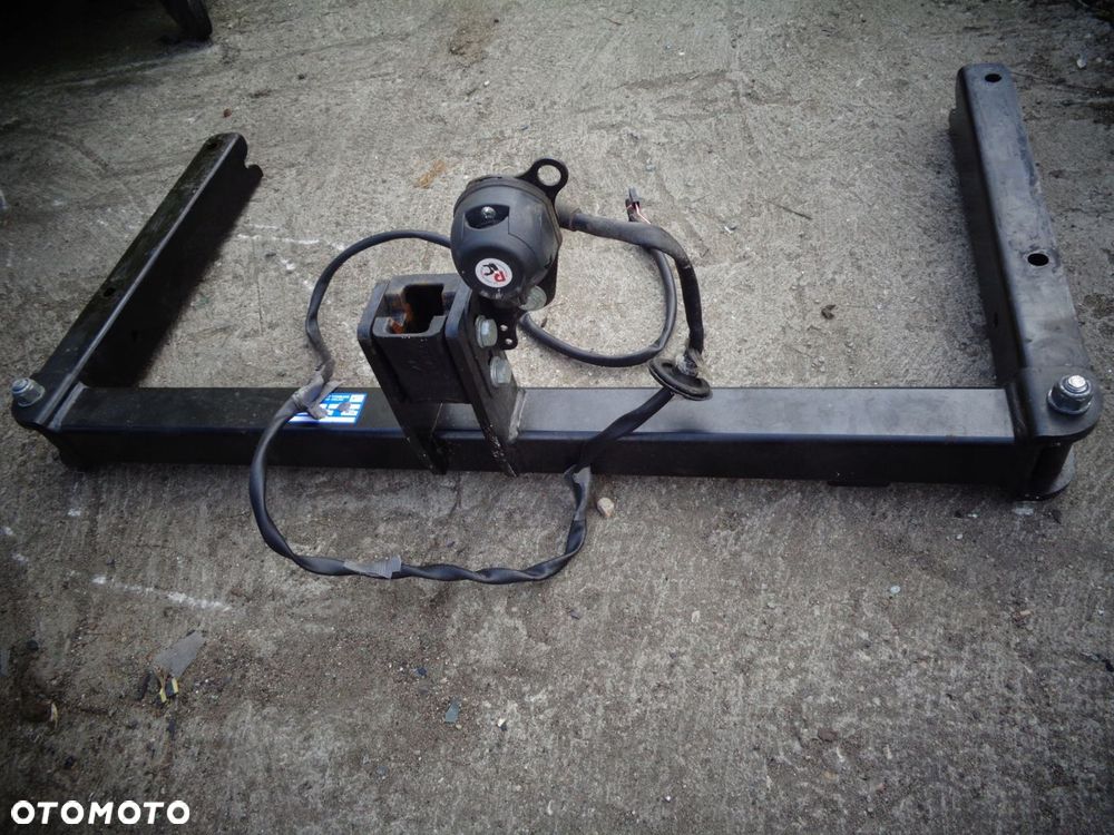 Hak holowniczy AUDI A5 8T - 2