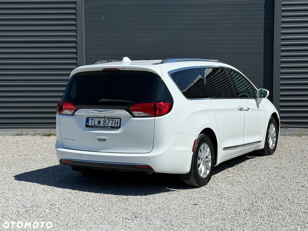 Chrysler Pacifica - 14