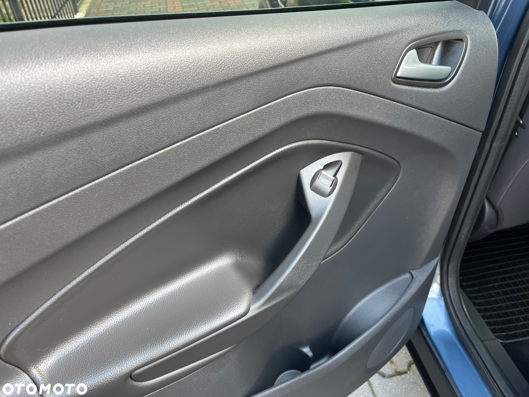 Ford Kuga 1.5 EcoBoost 2x4 Cool & Connect - 16