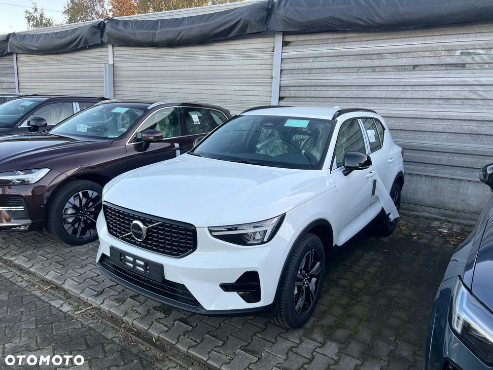 Volvo XC 40 B3 Plus Dark - 1