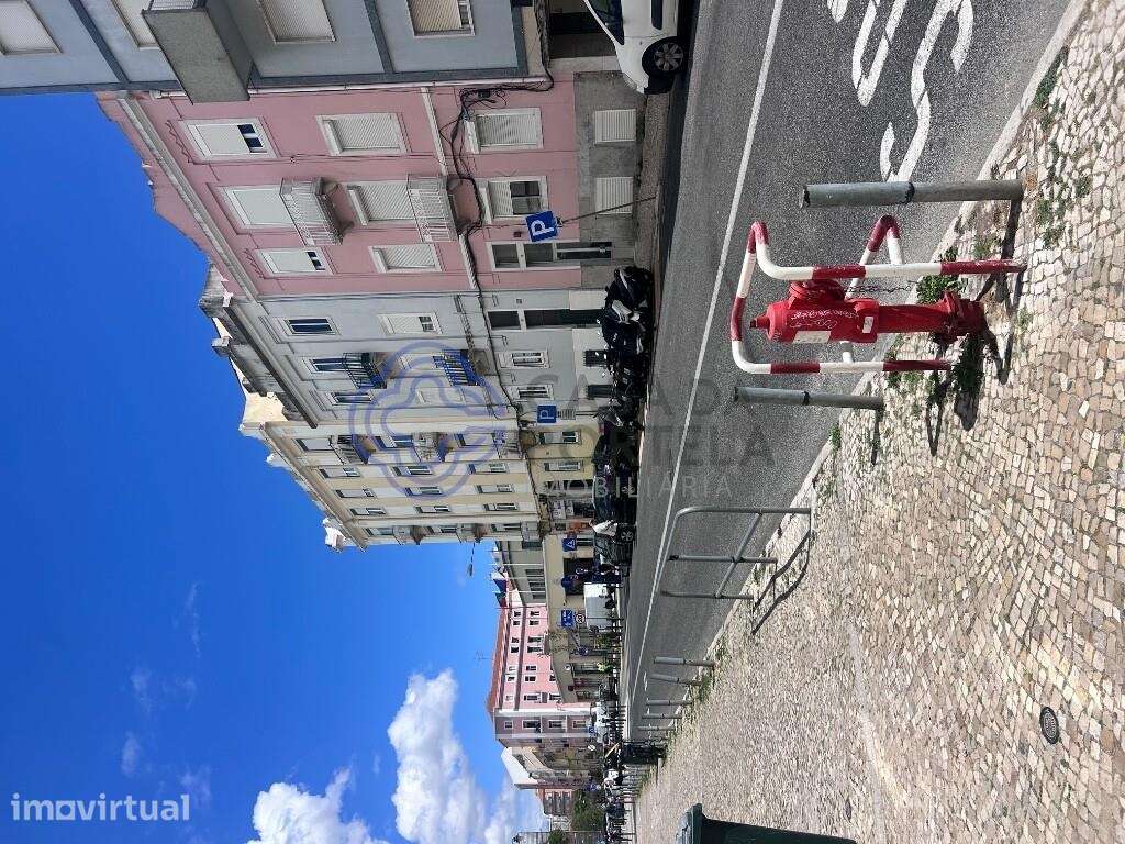 Apartamento T3 novo remodelado com logradouro de 15 m2 em prédio total - Grande imagem: 3/16