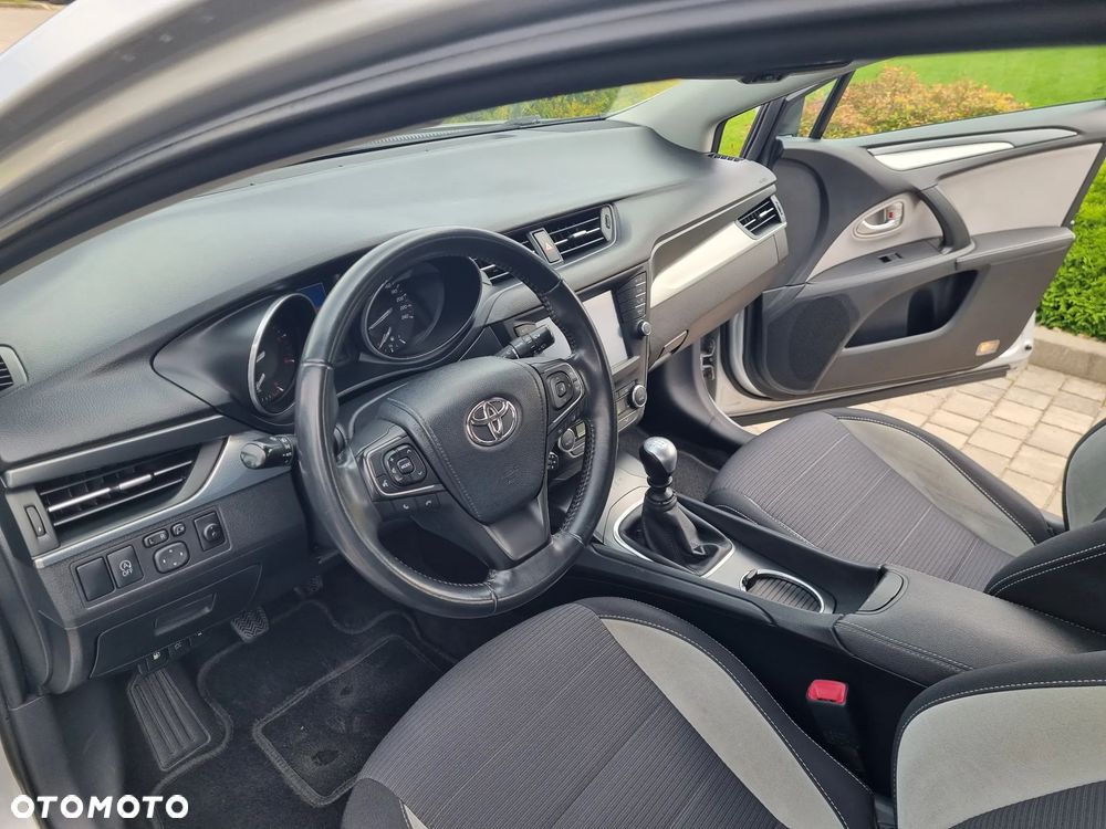 Toyota Avensis - 6