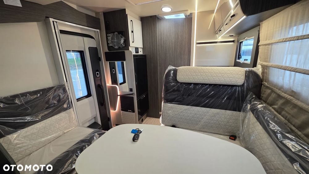 McLOUIS NEVIS 879 - INTEGRA - KAMPER - 13