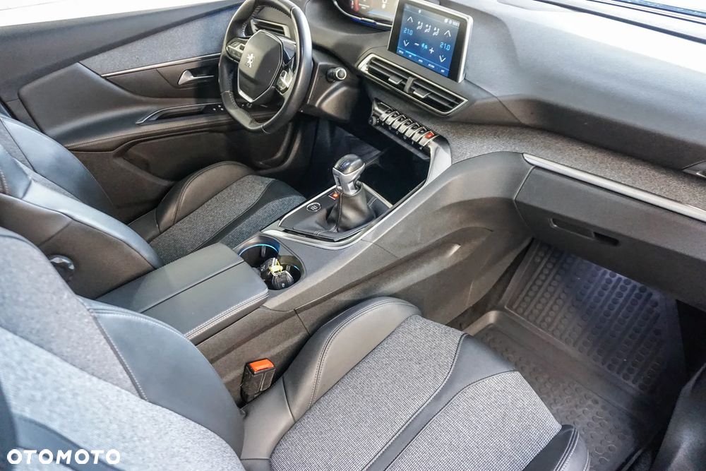 Peugeot 3008 1.2 PureTech Allure Pack S&S - 32
