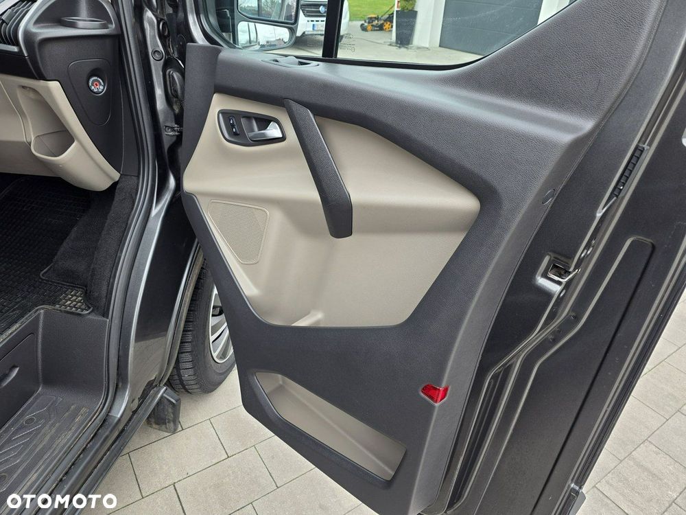 Ford Tourneo Custom - 17
