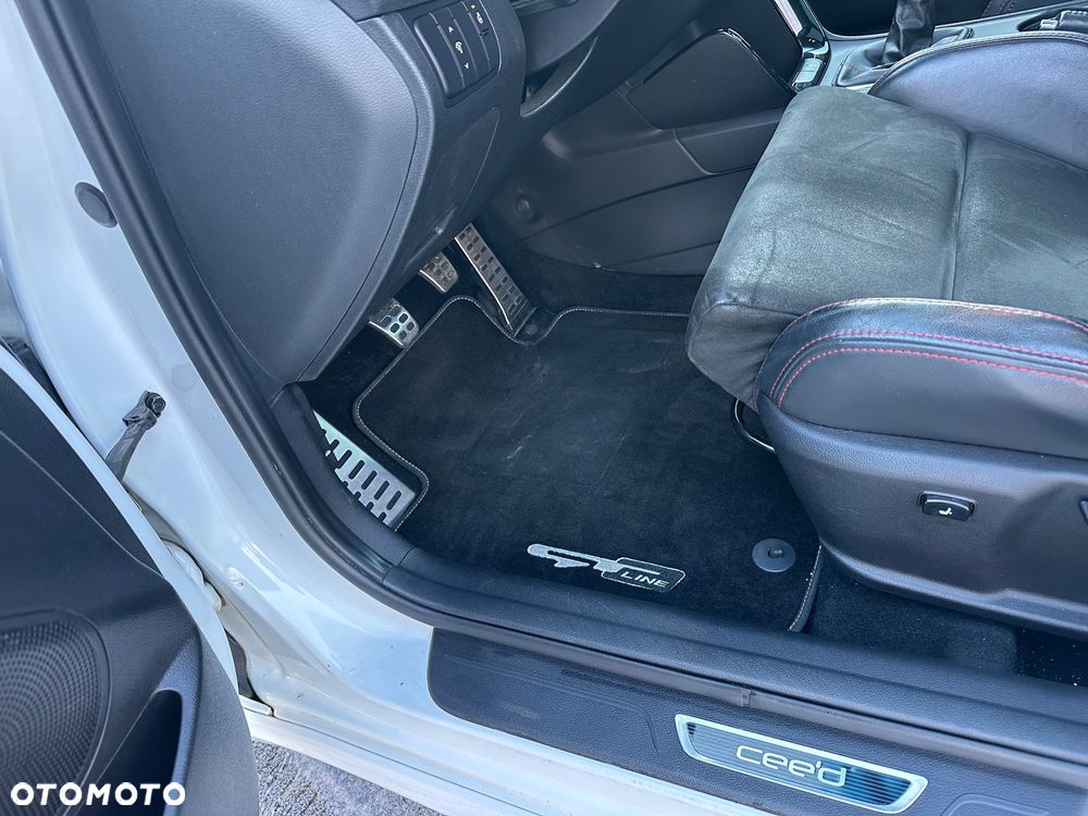 Kia Ceed 1.6 T-GDI GT-Challenge - 30