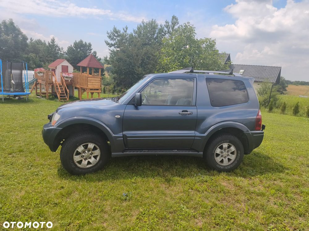 Mitsubishi Pajero - 2