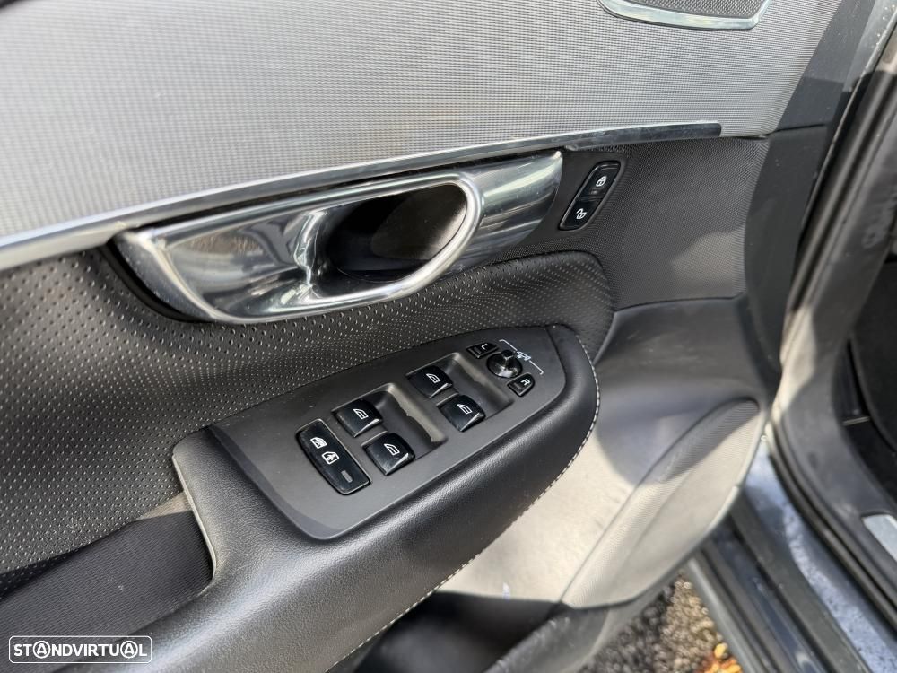 Volvo XC 90 2.0 D4 R-Design - 17