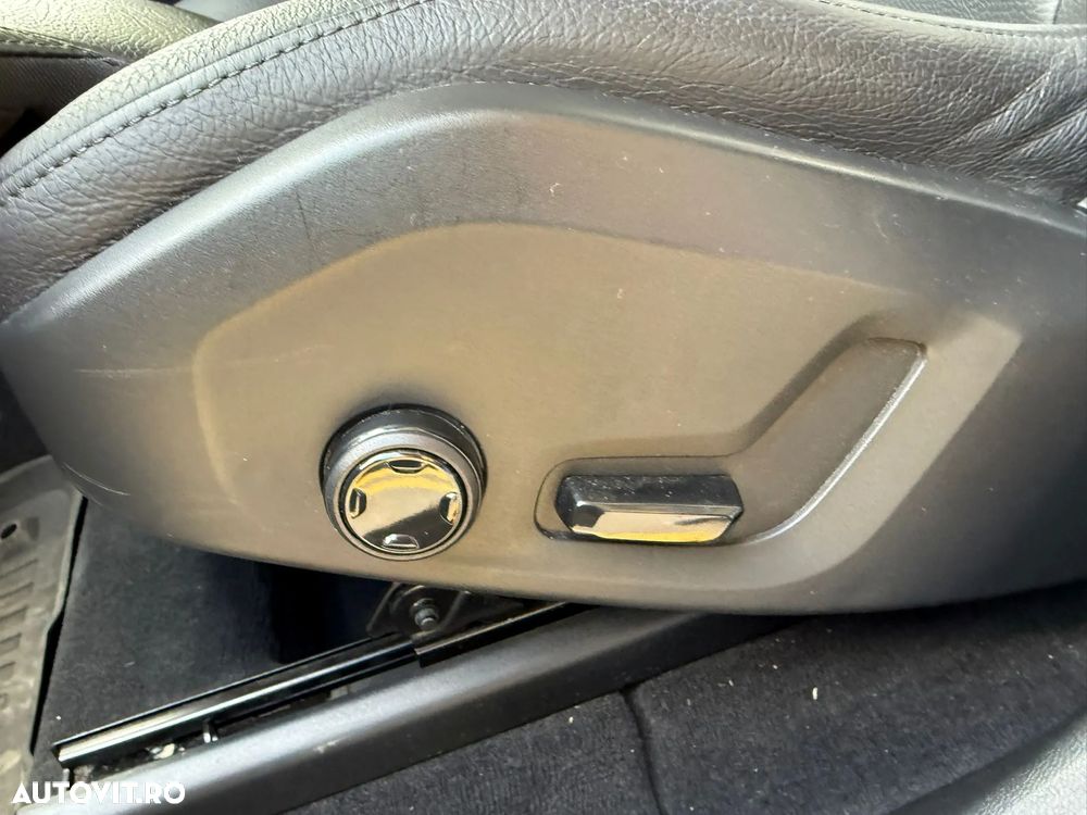 Volvo XC 60 B4 MHEV AWD Momentum Pro - 11