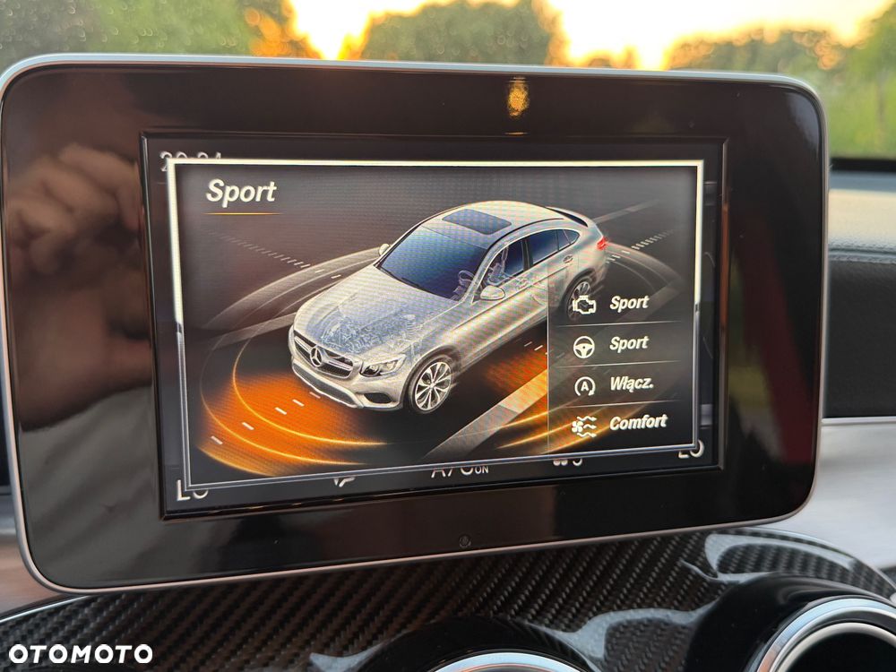 Mercedes-Benz GLC 250 4Matic 9G-TRONIC AMG Line - 35