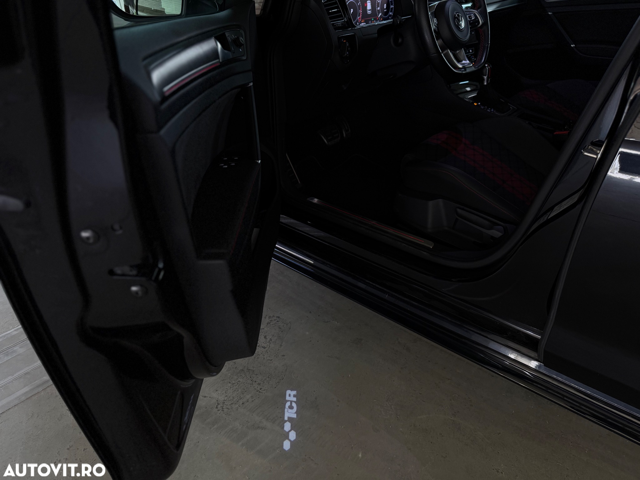 Volkswagen Golf GTI TCR 2.0 TSI OPF DSG - 8
