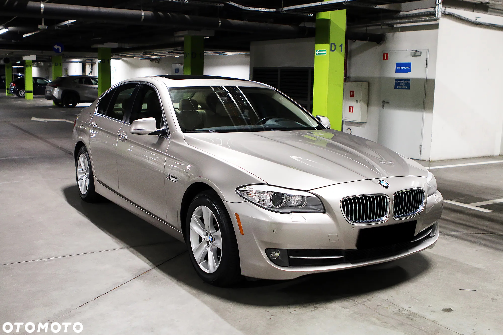 BMW Seria 5 528i - 11