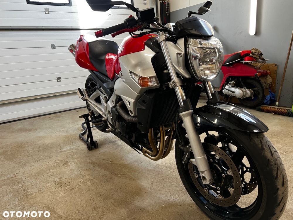 Suzuki GSR - 4