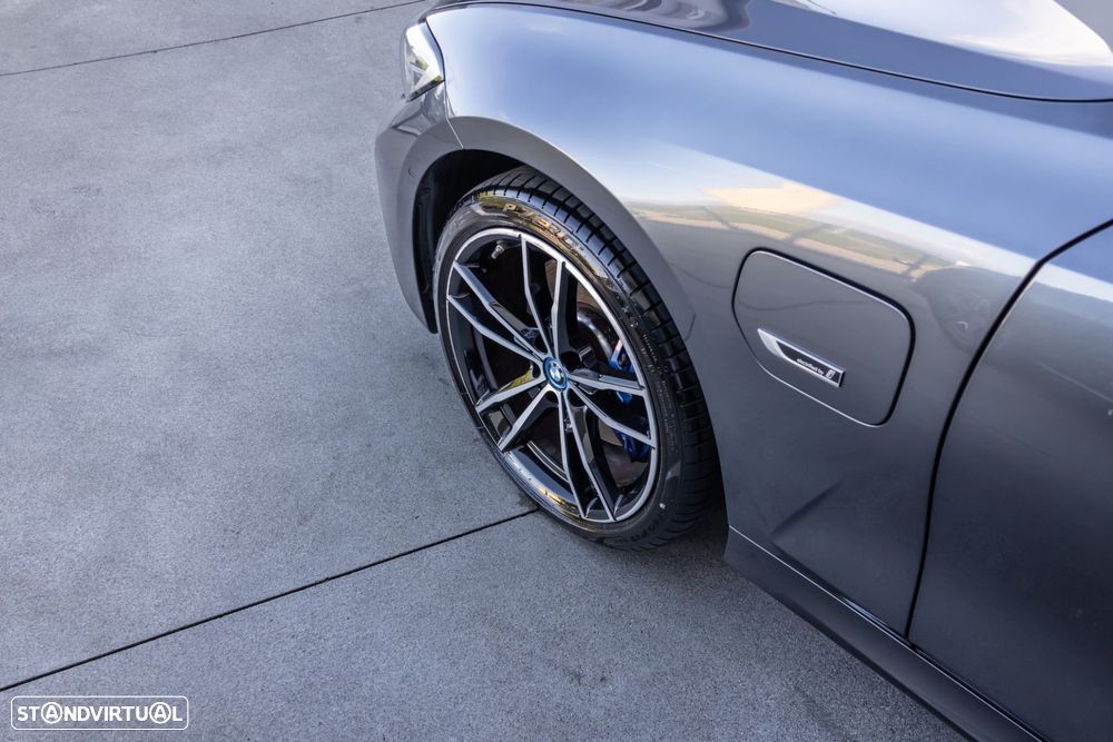 BMW 330 e Pack Desportivo M Pro Auto - 10