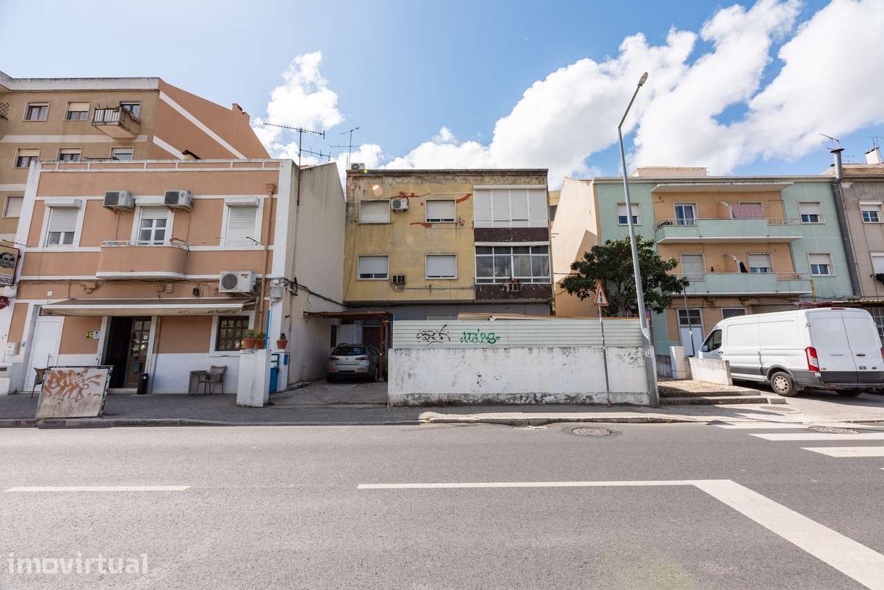 Apartamento T2 com estacionamento para venda em Póvoa de Santo Adrião - Grande imagem: 2/18