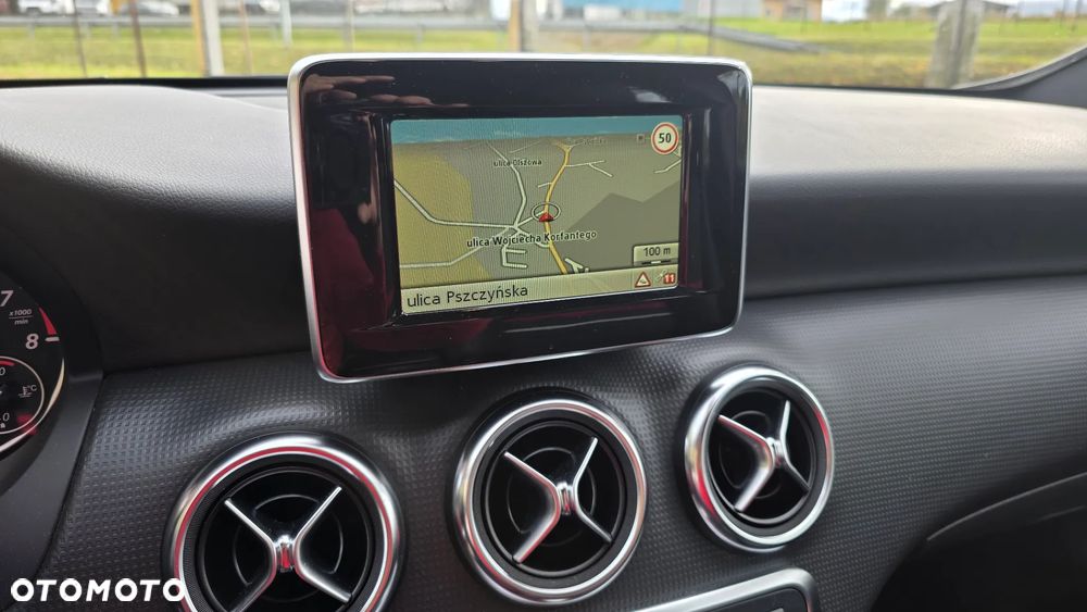 Mercedes-Benz Klasa A 180 BlueEfficiency Edition - 13