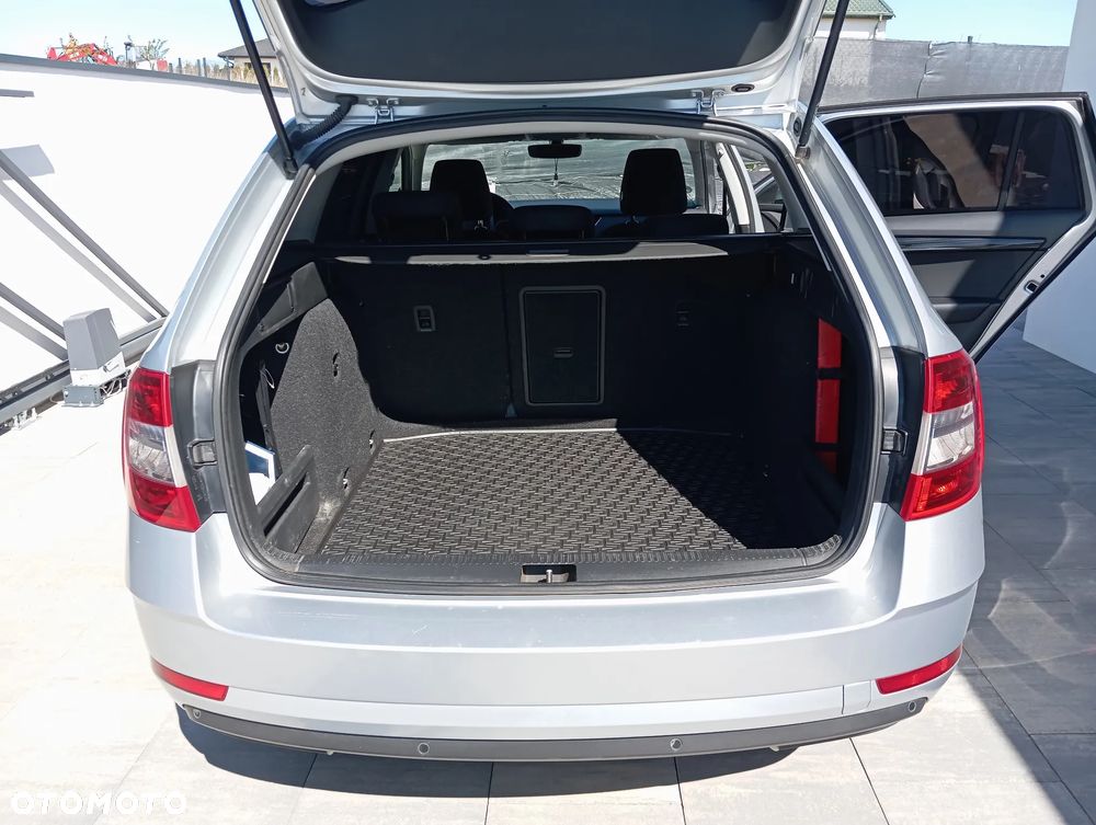 Skoda Octavia 2.0 TDI SCR Style DSG - 8