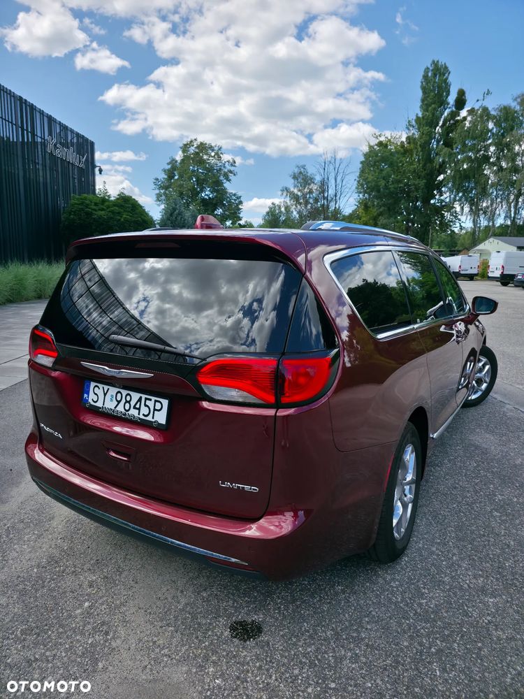 Chrysler Pacifica - 7