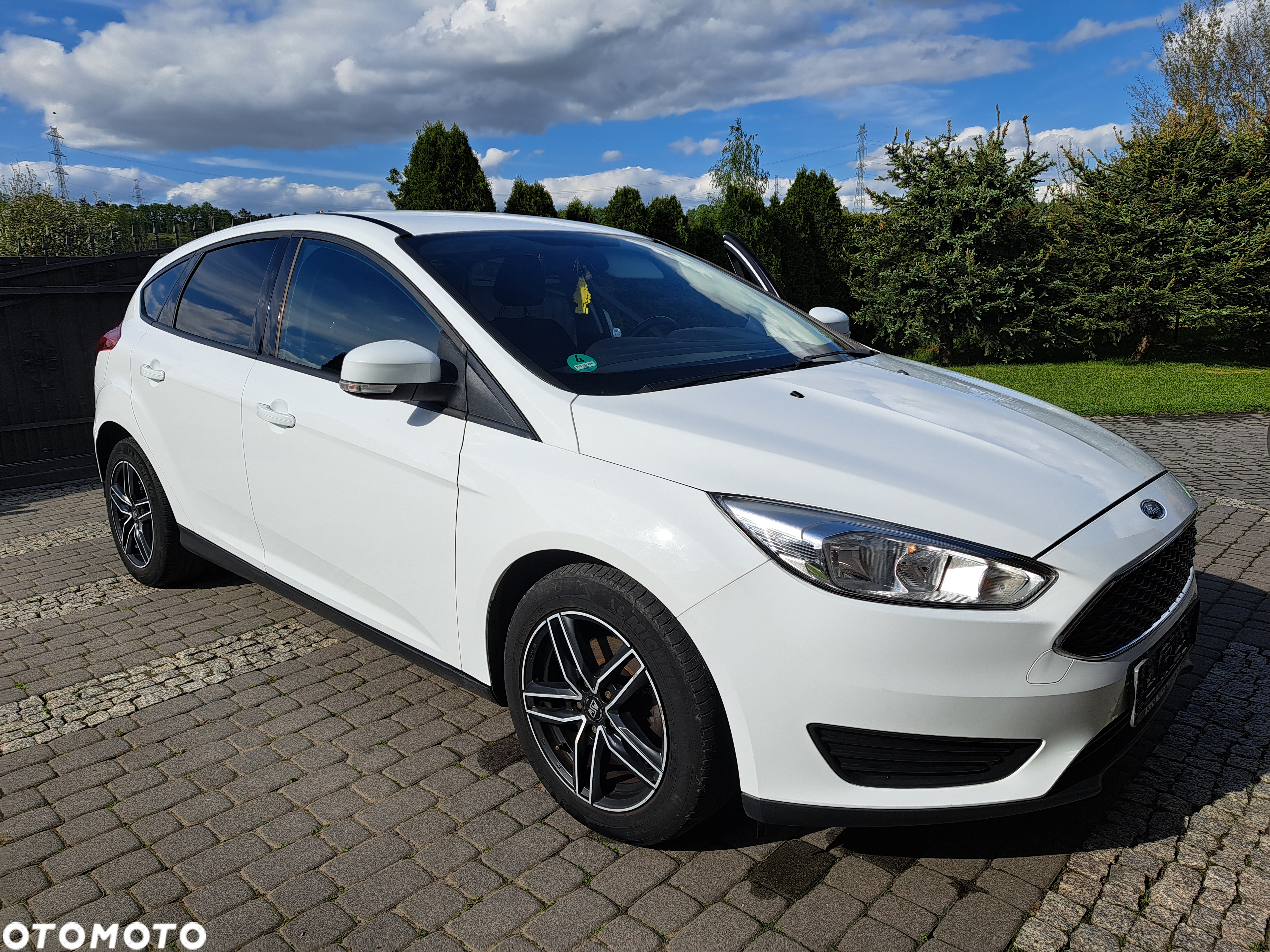 Ford Focus 1.0 EcoBoost Trend - 27