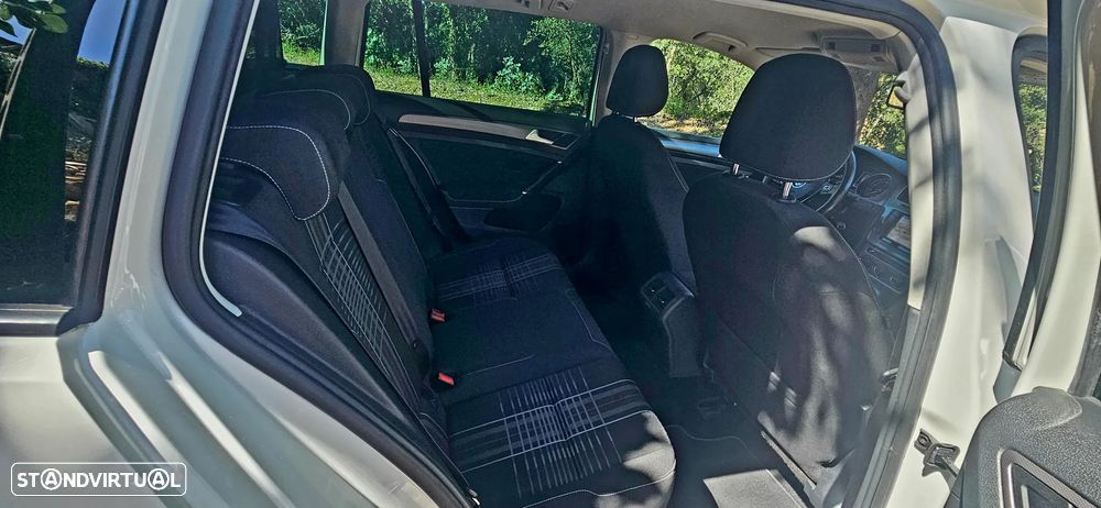 VW Golf Variant 1.6 TDi R-Line DSG - 14
