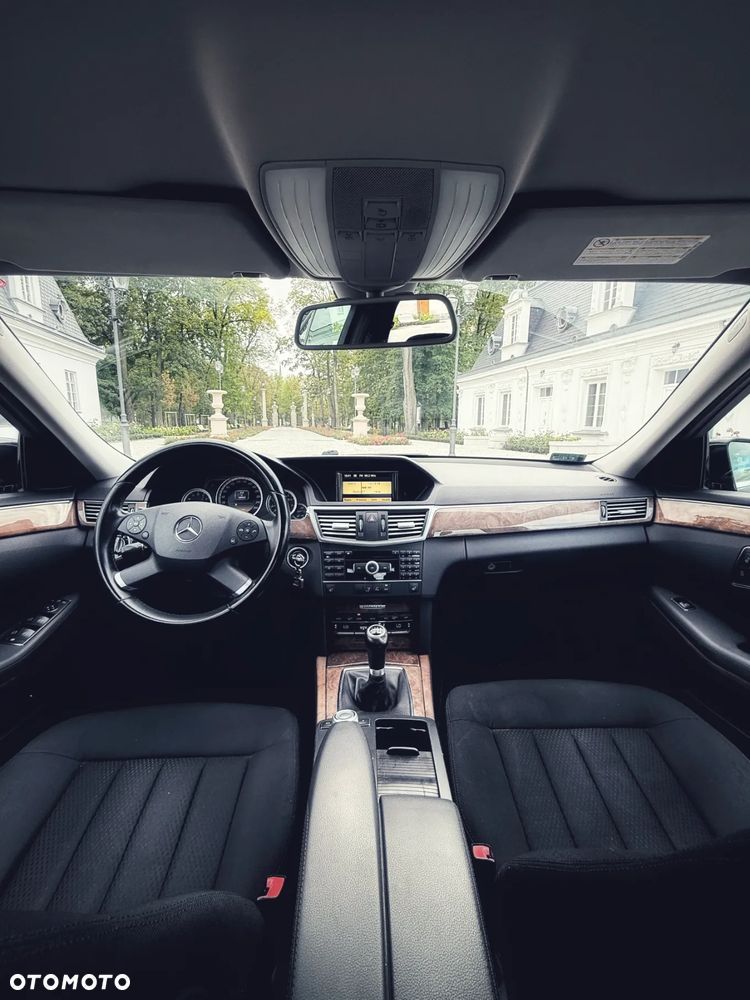 Mercedes-Benz Klasa E 200 CGI BlueEffICIENCY Avantgarde - 10