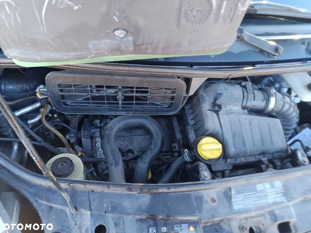 Renault TRAFIC 2.0 - 12