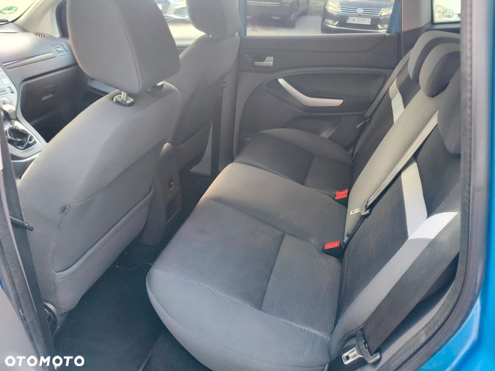 Ford Kuga 2.0 TDCi 2x4 Titanium - 12